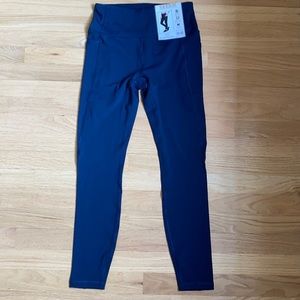 Navy blue leggings with side pockets